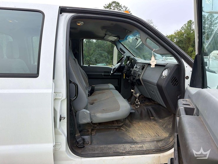 2011-ford-f650-image-17