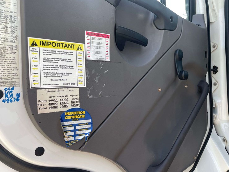 2014-freightliner-108sd-image-9