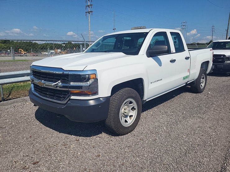 2018-chevrolet-1500-image-1