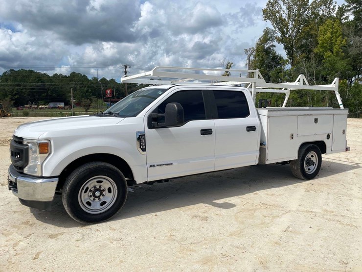 2021-ford-f350-xl-image-1
