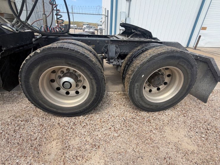 2011-kenworth-t660-image-14