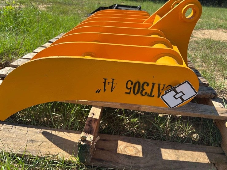 caterpillar-305-image-9