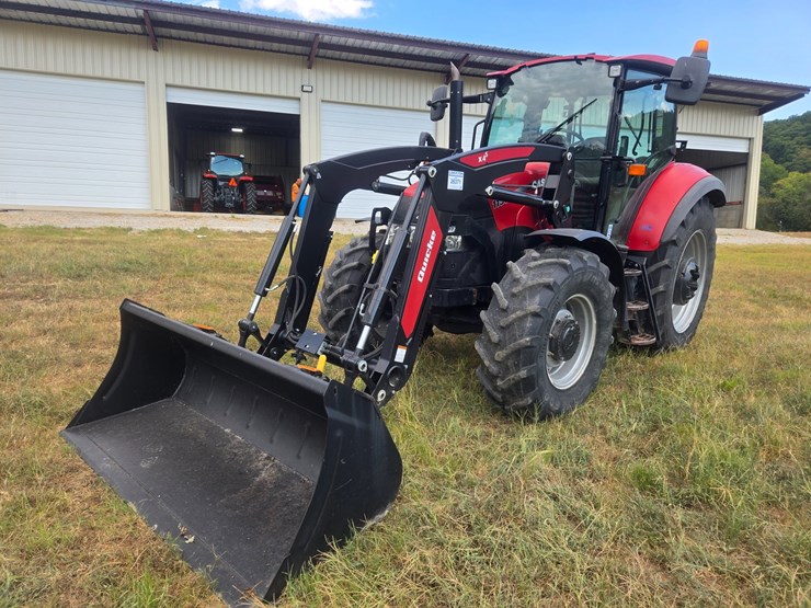 #26371-•-case-farmall-115u-tractor-image-1