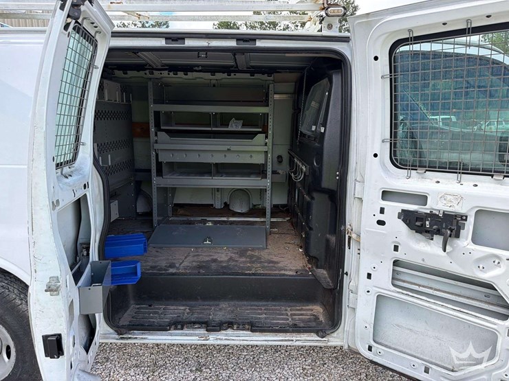 2018-chevrolet-express-g2500-image-22