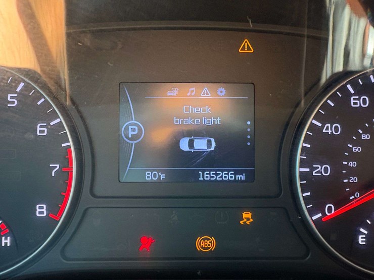 2018-kia-optima-4-door-sedan-(165,266-miles)-image-26