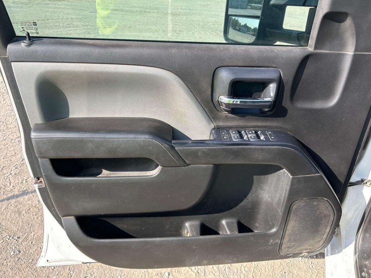 2016-chevrolet-silverado-3500-image-11
