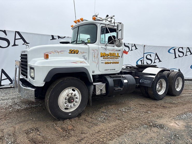 #61467-•-1991-mack-rd360s-day-cab-truck-tractor-image-1