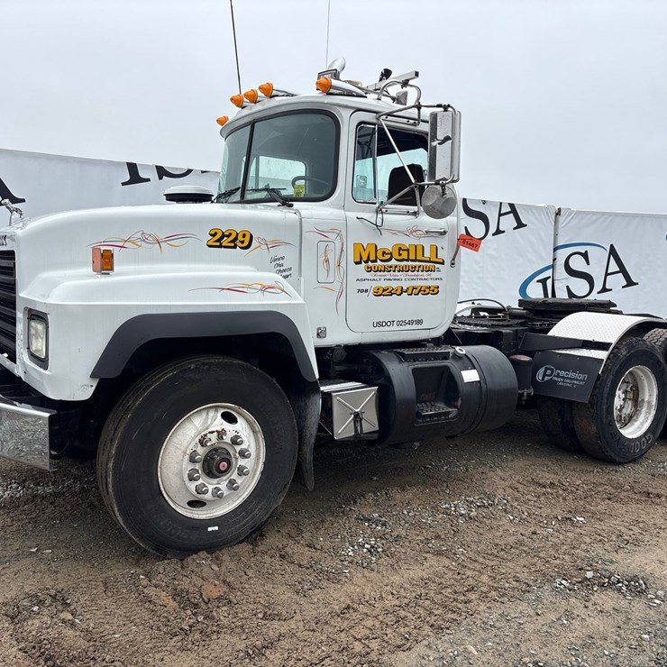 #61467 • 1991 Mack RD360S Day Cab Truck Tractor