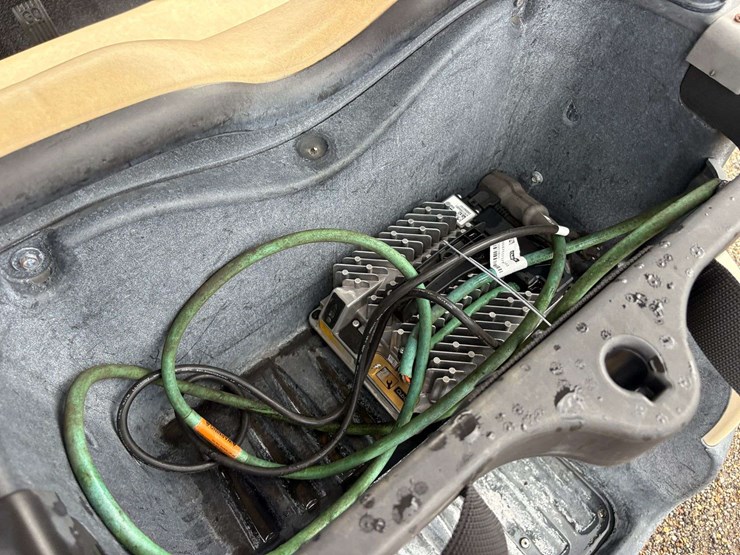 2022-club-car-li-ion-48v-electric-golf-cart-w/-charger-image-16