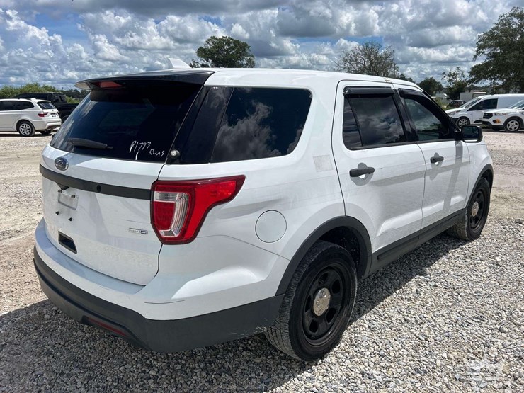 2017-ford-explorer-image-3