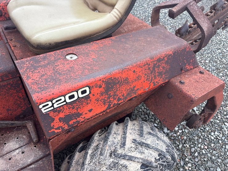 ditch-witch-2200-image-12