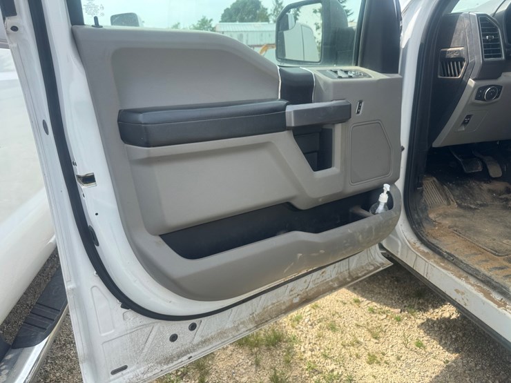 2019-ford-f150-xlt-image-39