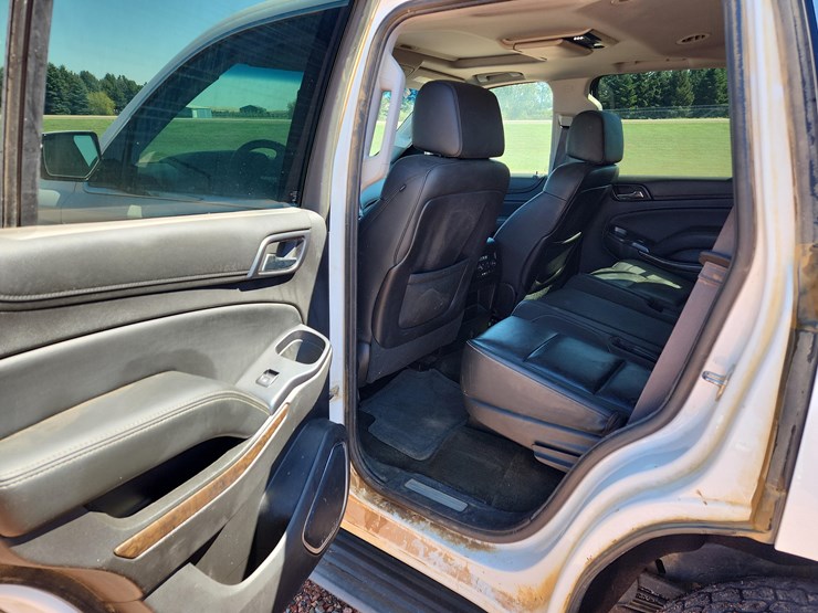 2015-chevrolet-tahoe-lt-image-14