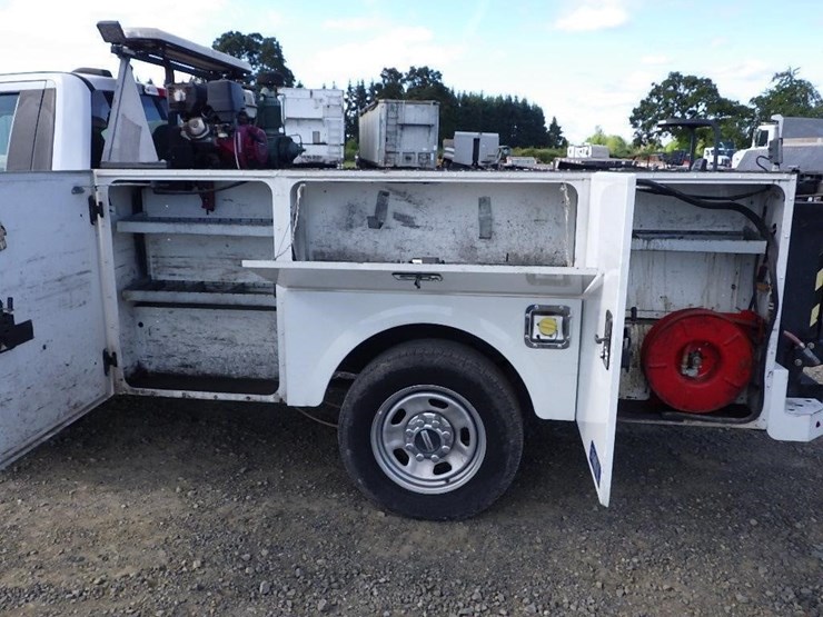 2021-ford-f350-image-14