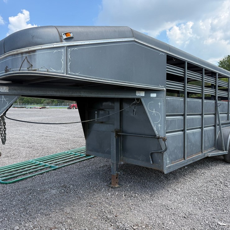 #17294 • 1998 DALTONS 16' GOOSENECK STOCK TRAILER