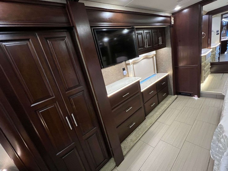 2016-entegra-coach-aspire-44b-mountain-master-luxury-diesel-pusher-motorhome-(51,192-miles)-image-109