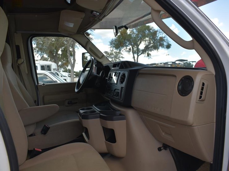 2011-ford-jamboree-sport-motorhome-(vin-#-1fdxe4fs2bdb26416)-(showing-appx-image-11