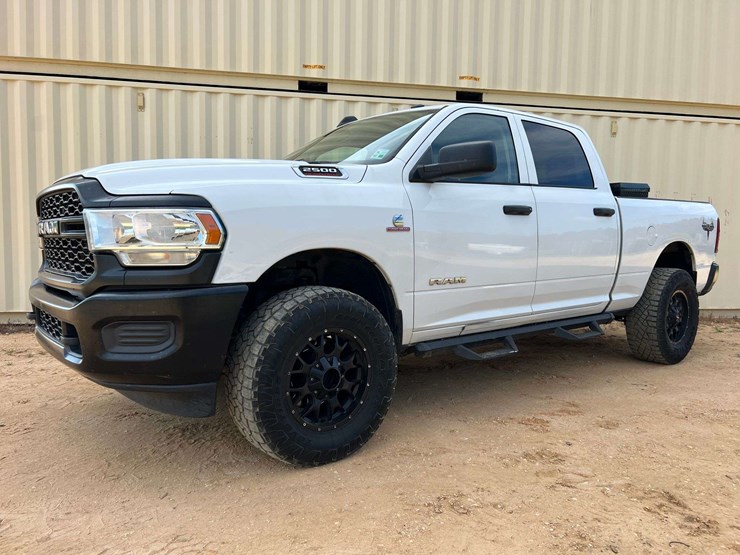 2019-ram-2500-tradesman-image-1