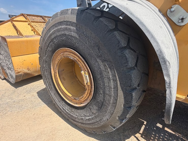 2014-deere-824k-image-6