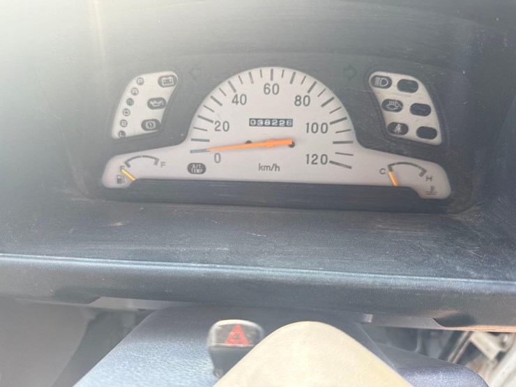 1997-mitsubishi-multi-purpose-vehicle-image-18
