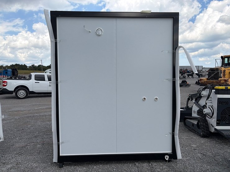 #180-•-mobile-toilet-w/-shower-image-3