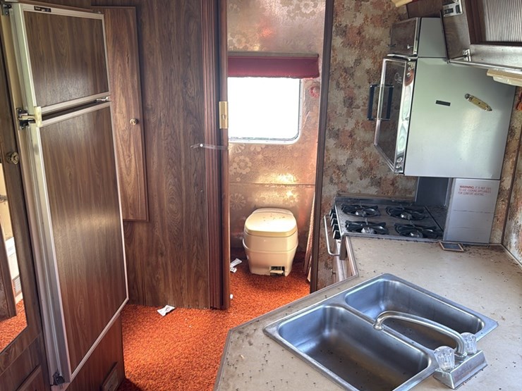 gmc-vandura-tioga-rv-camper,-39,839-miles-*not-running-and-all-the-tires-are-flat,-rotten-or-off-bead*-rotten----title-and-transfer-fees-to-apply-image-11