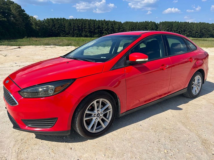 2015-ford-focus-4-door-sedan-(150,388-miles)-image-1