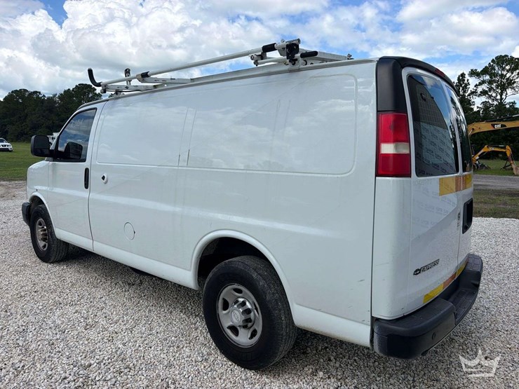 2017-chevrolet-express-2500-image-4