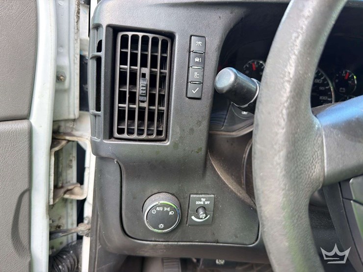 2018-chevrolet-express-g2500-image-10