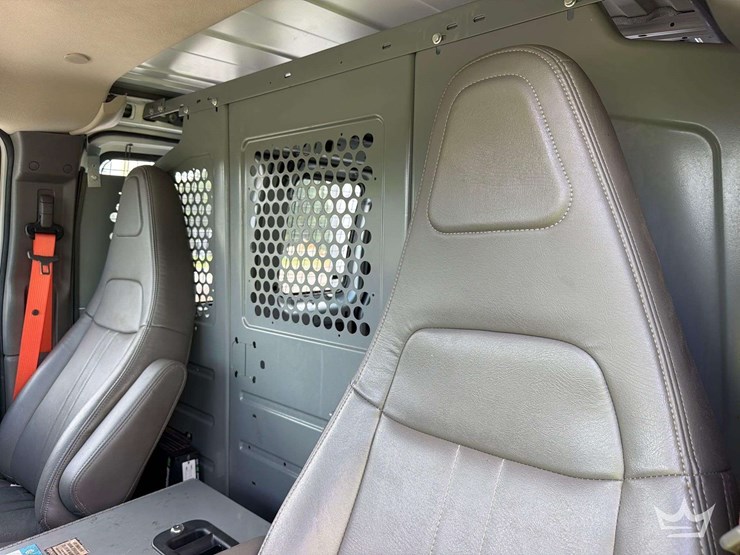 2017-chevrolet-express-2500-image-17