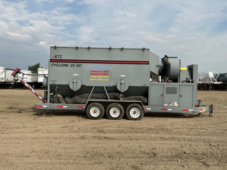 2015-john-deere-4045t-image-4