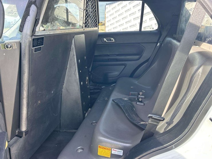 2019-ford-explorer-image-15