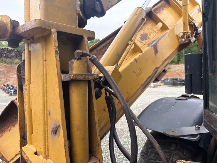 caterpillar-160m-awd-image-41