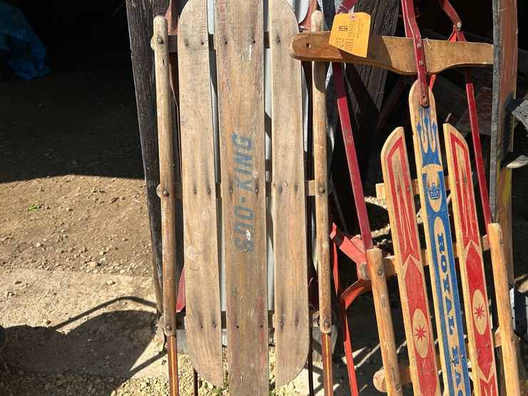 #6270-•-(2)-vintage-runner-sleds-image-4