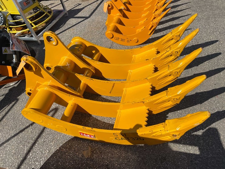 caterpillar-320-image-4