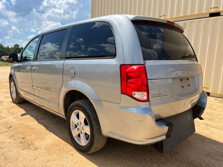 2015-dodge-grand-caravan-image-2