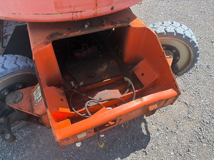 2005-jlg-e400ajp-image-7