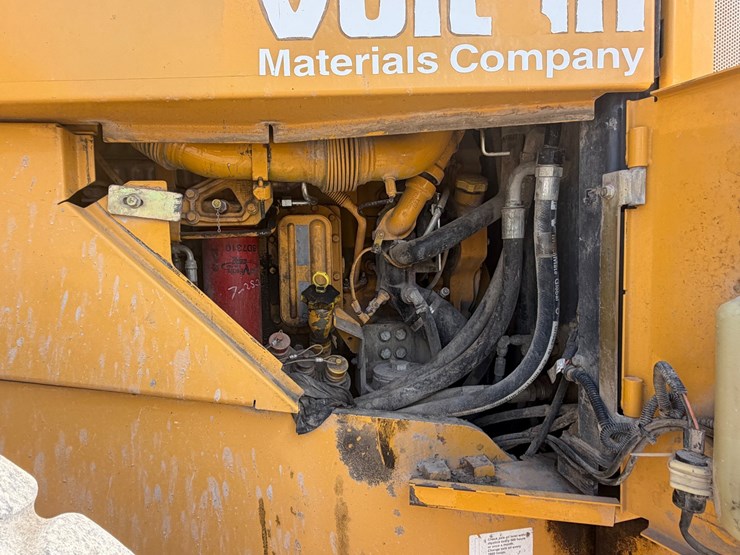 2014-deere-824k-image-18
