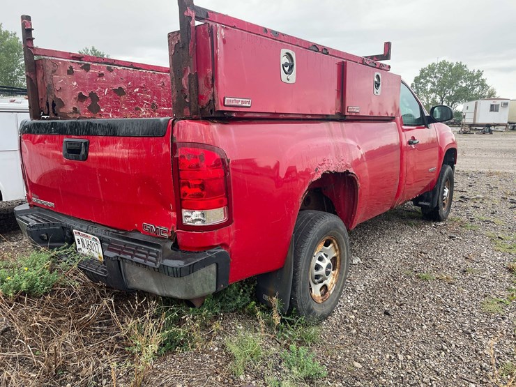 2010-gmc-2500-image-5