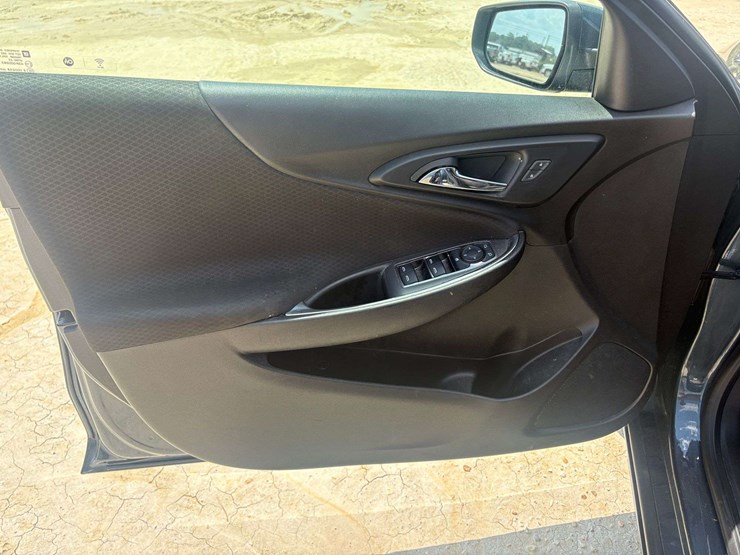 2019-chevrolet-malibu-4-door-sedan-(161,329-miles)-image-11