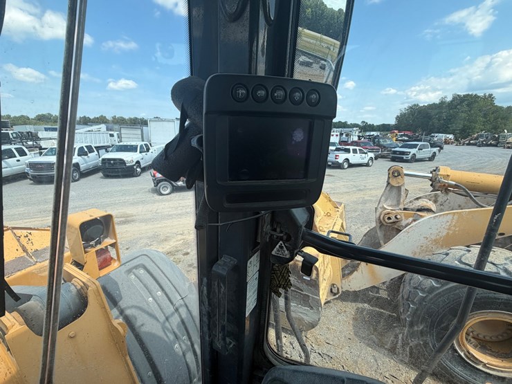 2014-deere-824k-image-23