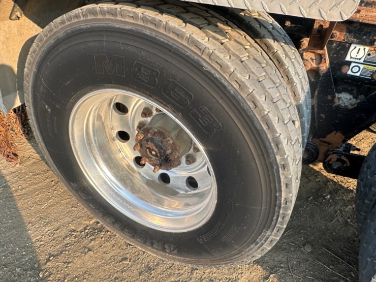 2011-kenworth-t800-image-10