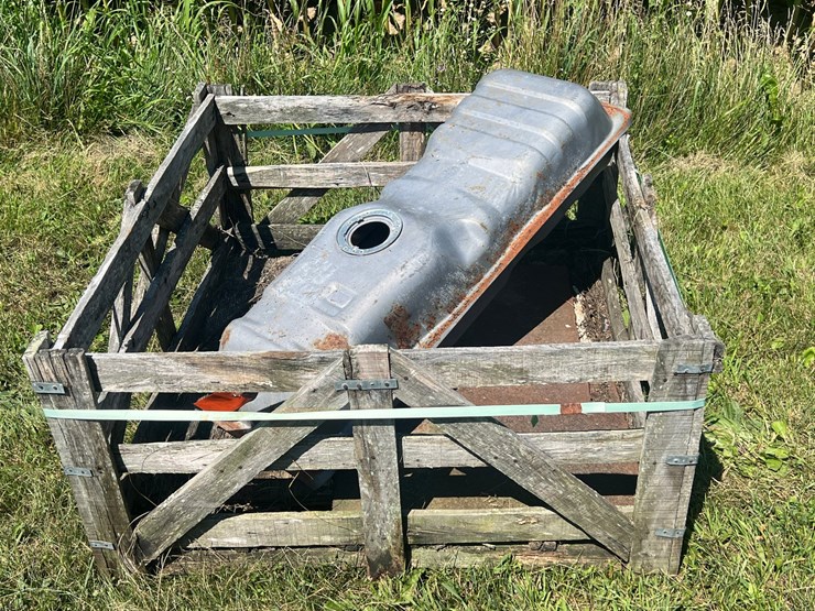 #5701-•-wooden-crate-with-steel-gas-tank-image-1