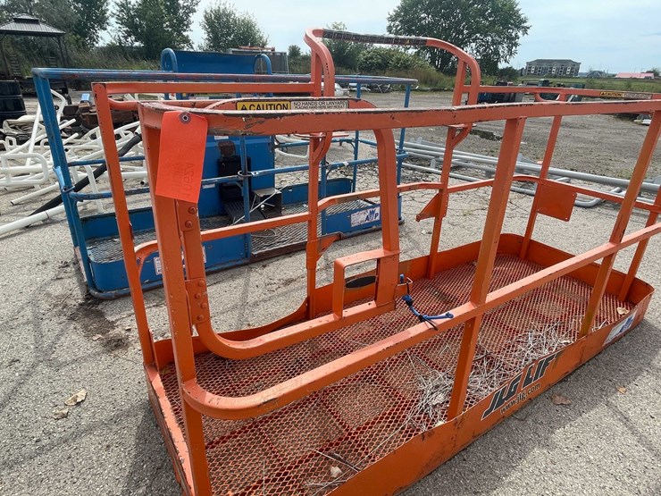 #10624-•-aerial-lift-platform-image-8