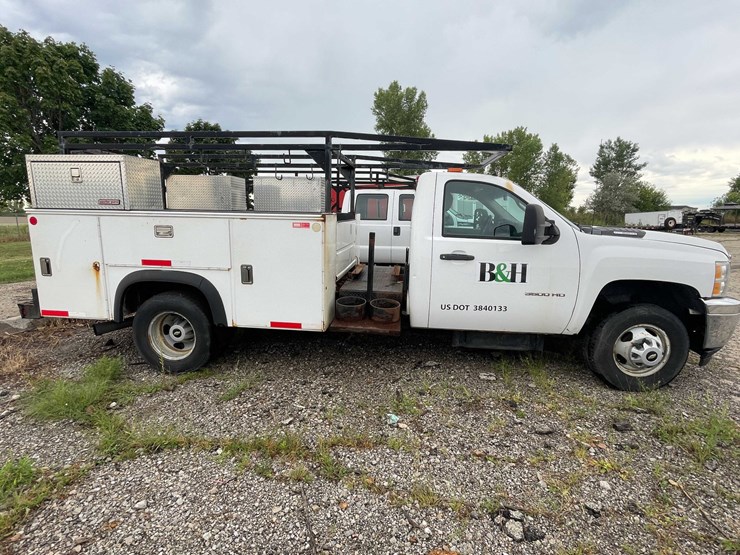 2013-chevrolet-3500-image-4