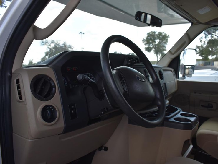 2011-ford-jamboree-sport-motorhome-(vin-#-1fdxe4fs2bdb26416)-(showing-appx-image-9