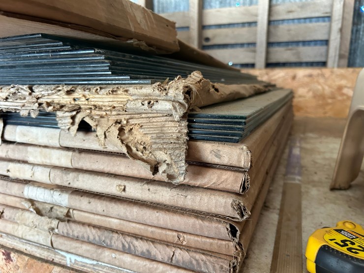 #6290-•-assortment-of-glass-sheets-(mondovi,-wi)-image-8
