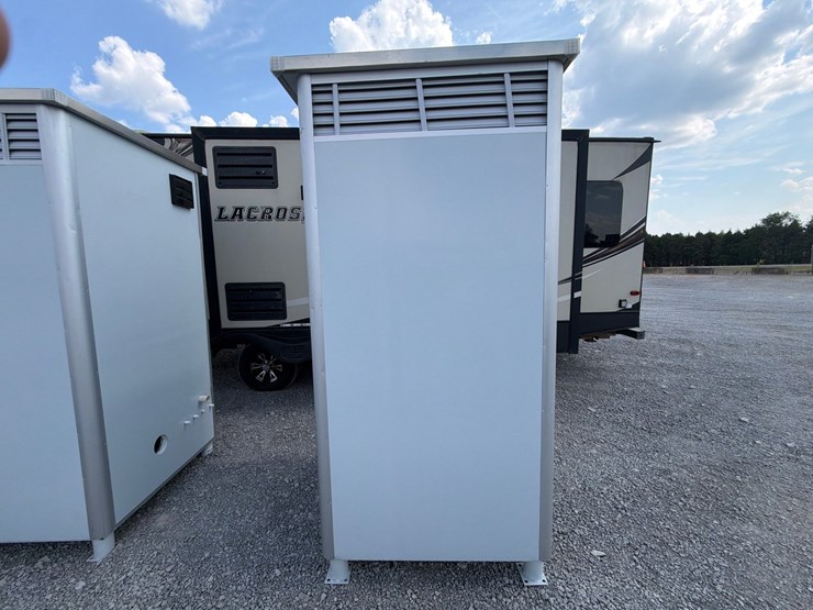 #204-•-portable-restroom-image-3