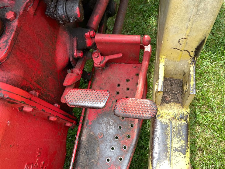 #1607-•-ferguson-tractor-image-24