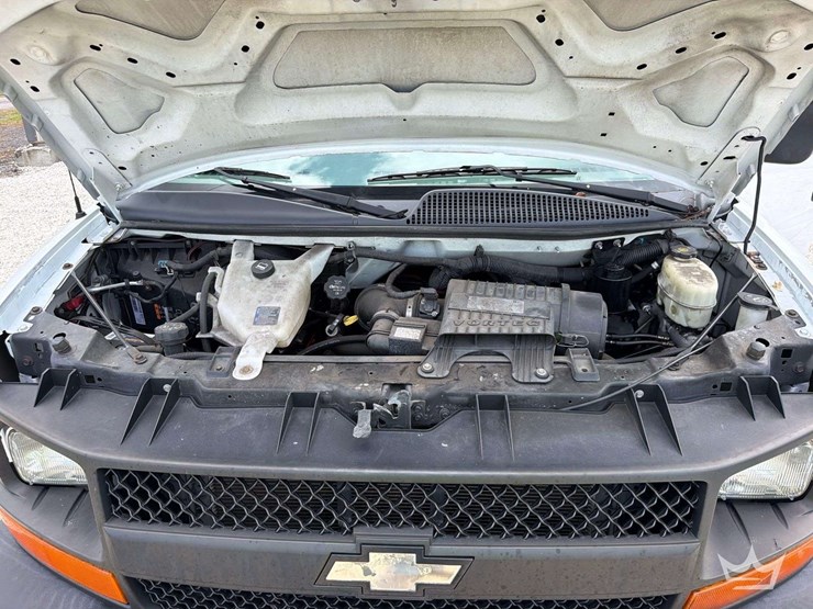 2017-chevrolet-express-2500-image-31